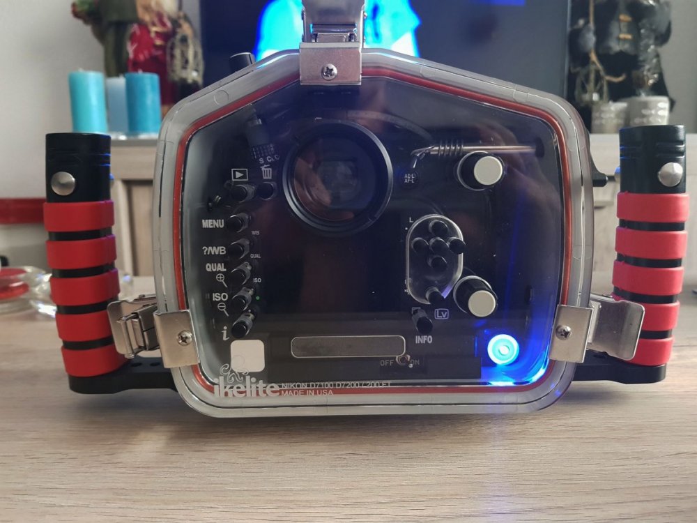 ikelite with vacuumsystem.jpg