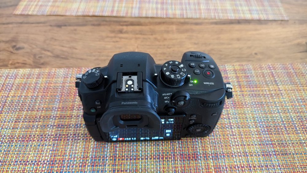 7cameratop.jpg