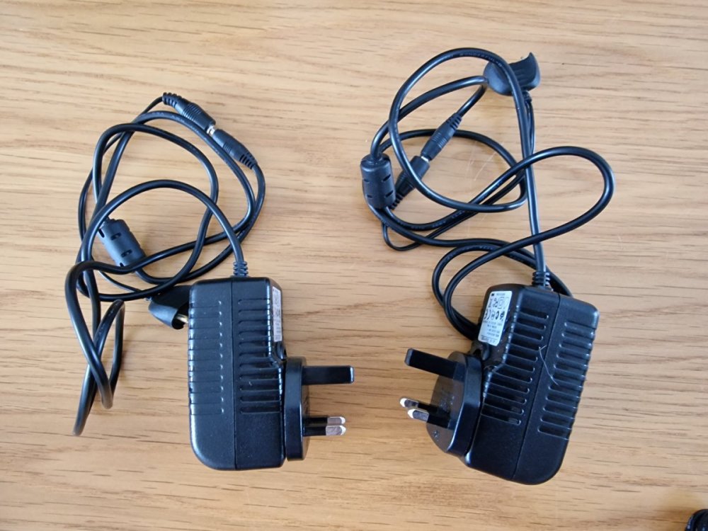 Light and Motion Sola 3000 - ac chargers.jpg
